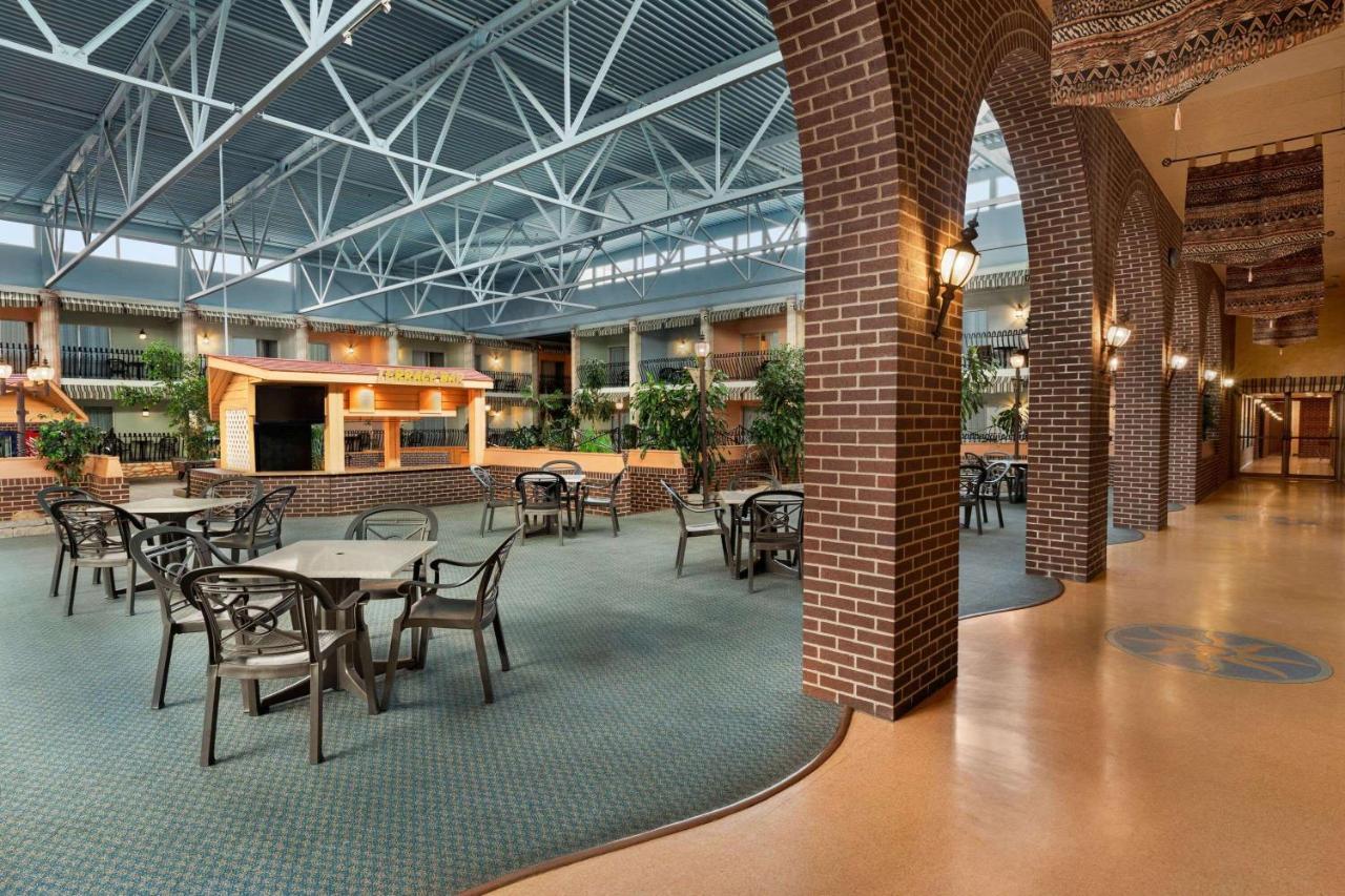 Hotel Ramada By Wyndham Fredericton Exteriér fotografie